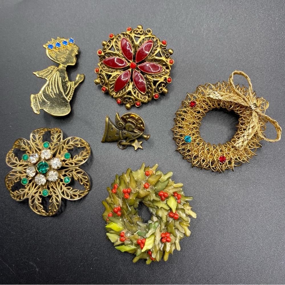 Holiday Brooch Bundle Vintage Wreaths Angels Gold Tone Lot Of 6 Christmas Pins
